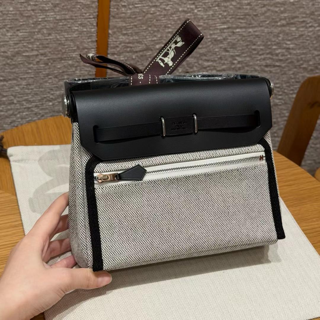 Hermès Herbag Zip 20 Shoulderpack view 2