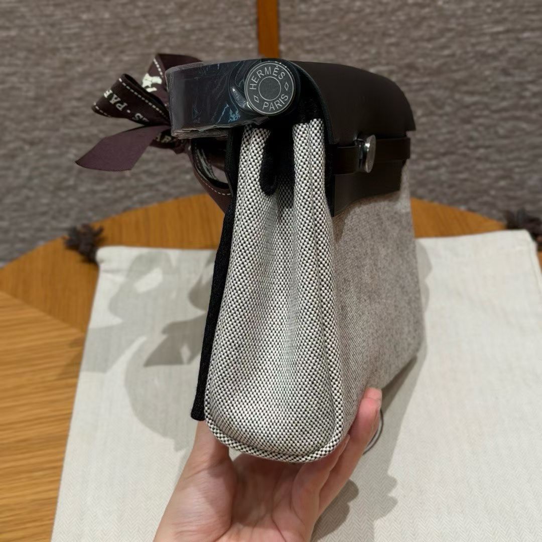 Hermès Herbag Zip 20 Shoulderpack view 3