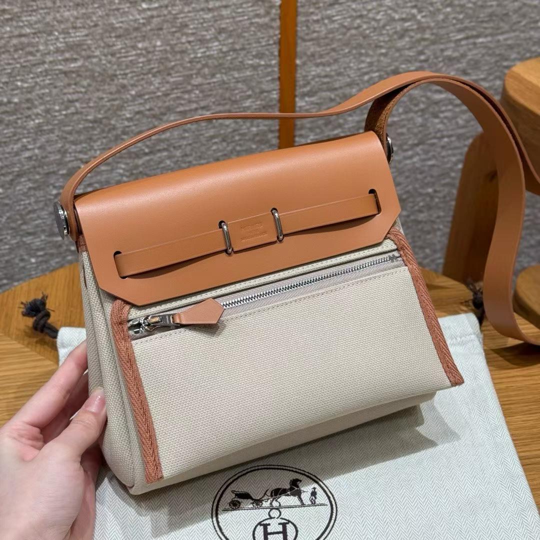 Hermès Herbag Zip 20 Shoulderpack view 2