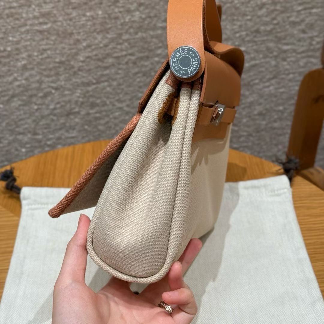 Hermès Herbag Zip 20 Shoulderpack view 3