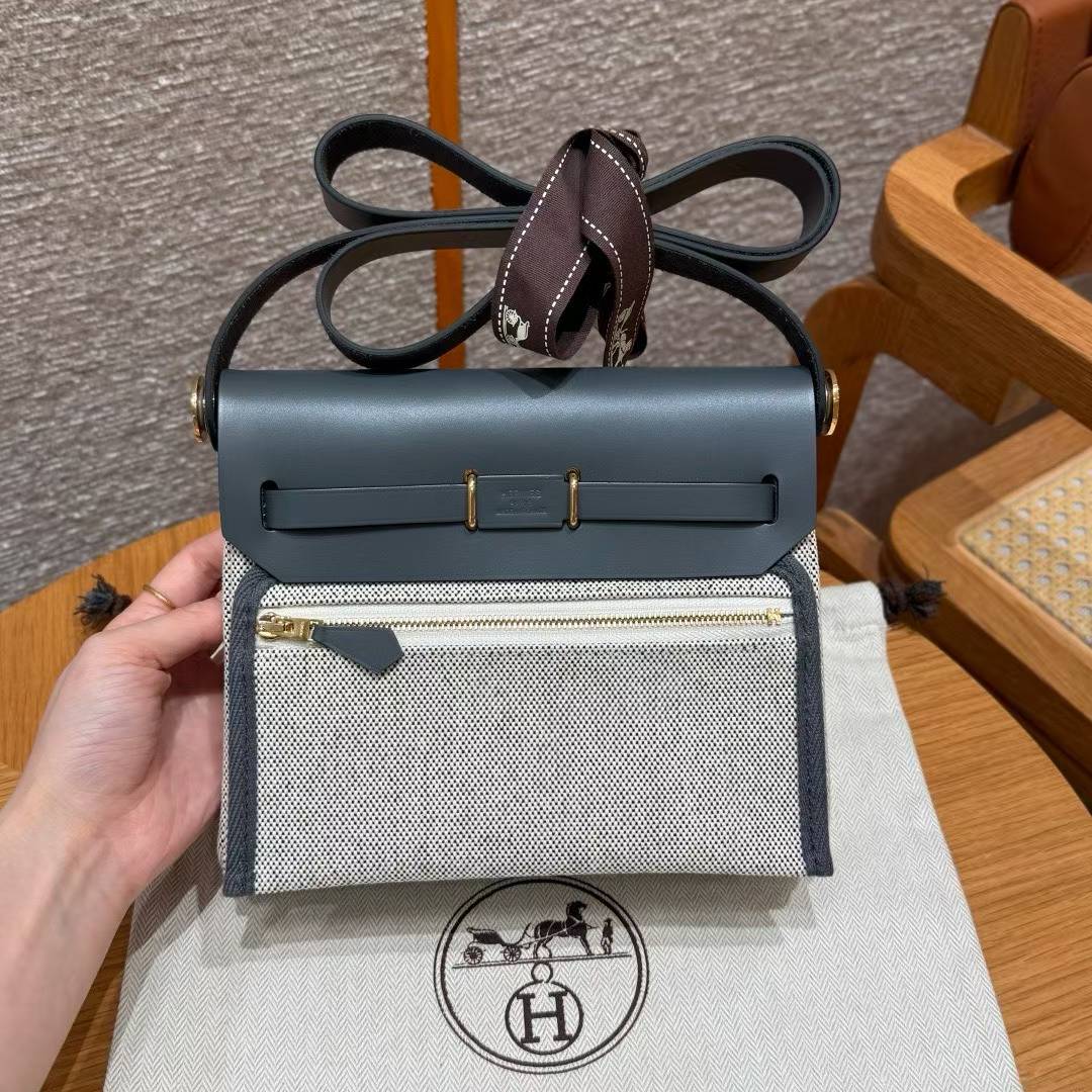 Hermès Herbag Zip 20 Shoulderpack view 2