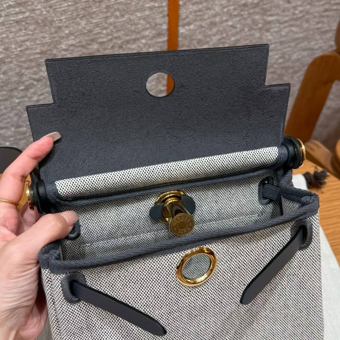 Hermès Herbag Zip 20 Shoulderpack view 6