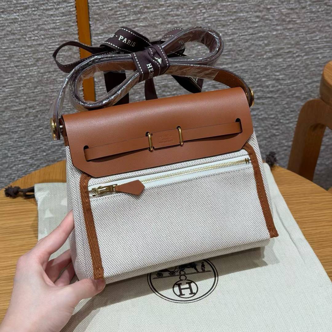 Hermès Herbag Zip 20 Shoulderpack view 2