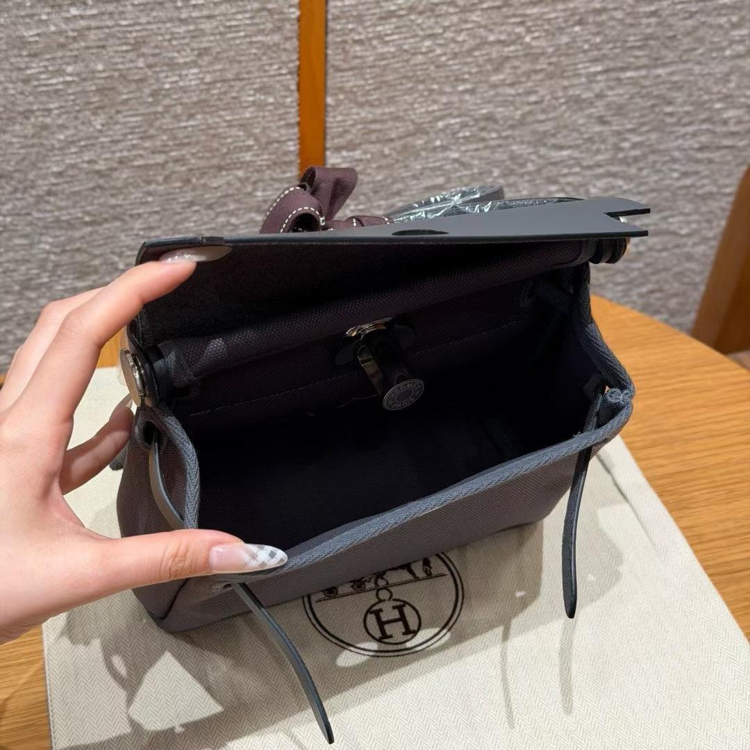 Hermès Herbag Zip 20 Shoulderpack view 6