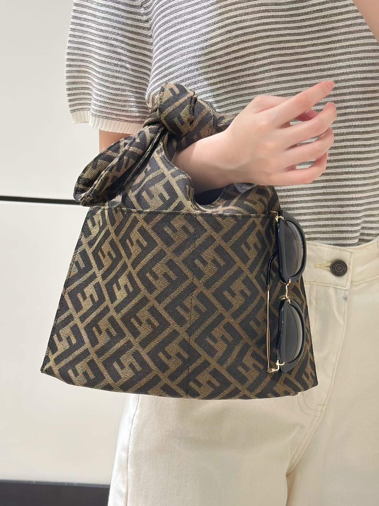 Fendi Vegetable basket handbag view 2