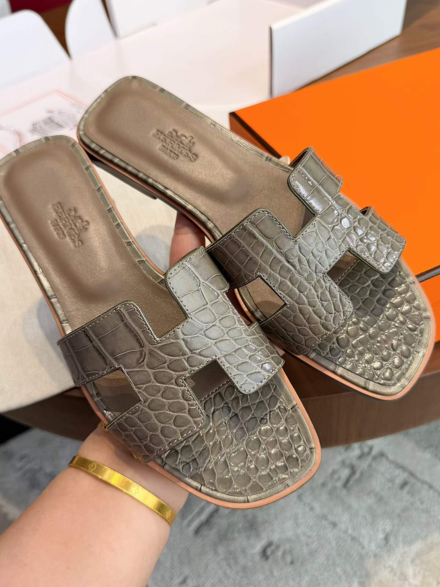 Hermès Slippers view 1