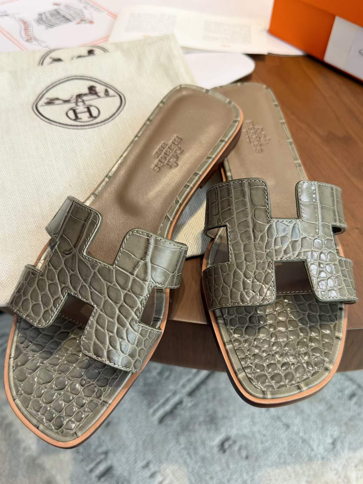 Hermès Slippers view 2