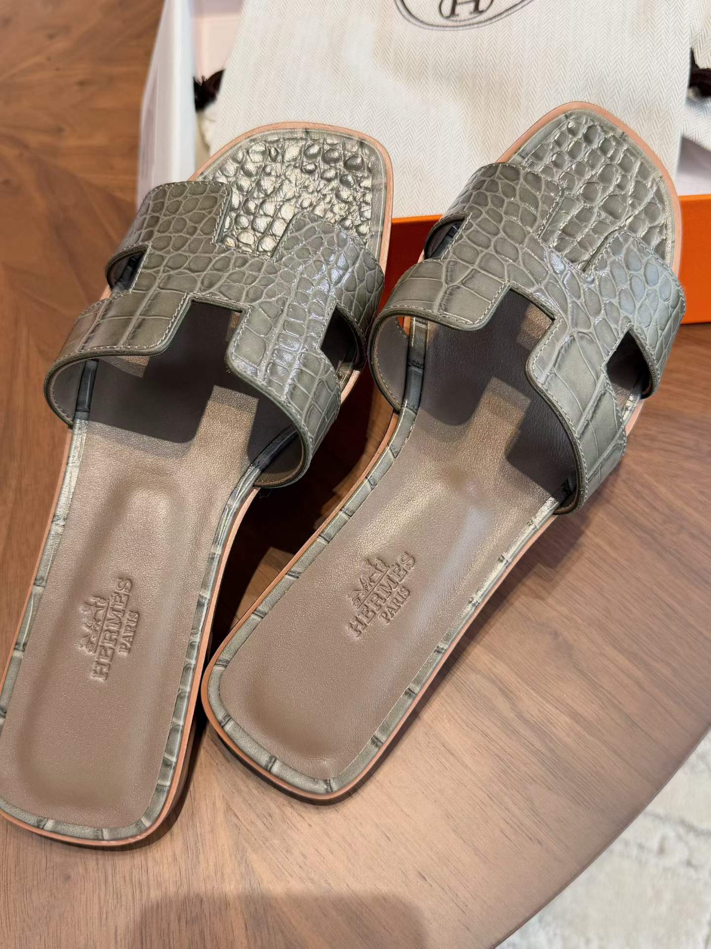 Hermès Slippers view 3
