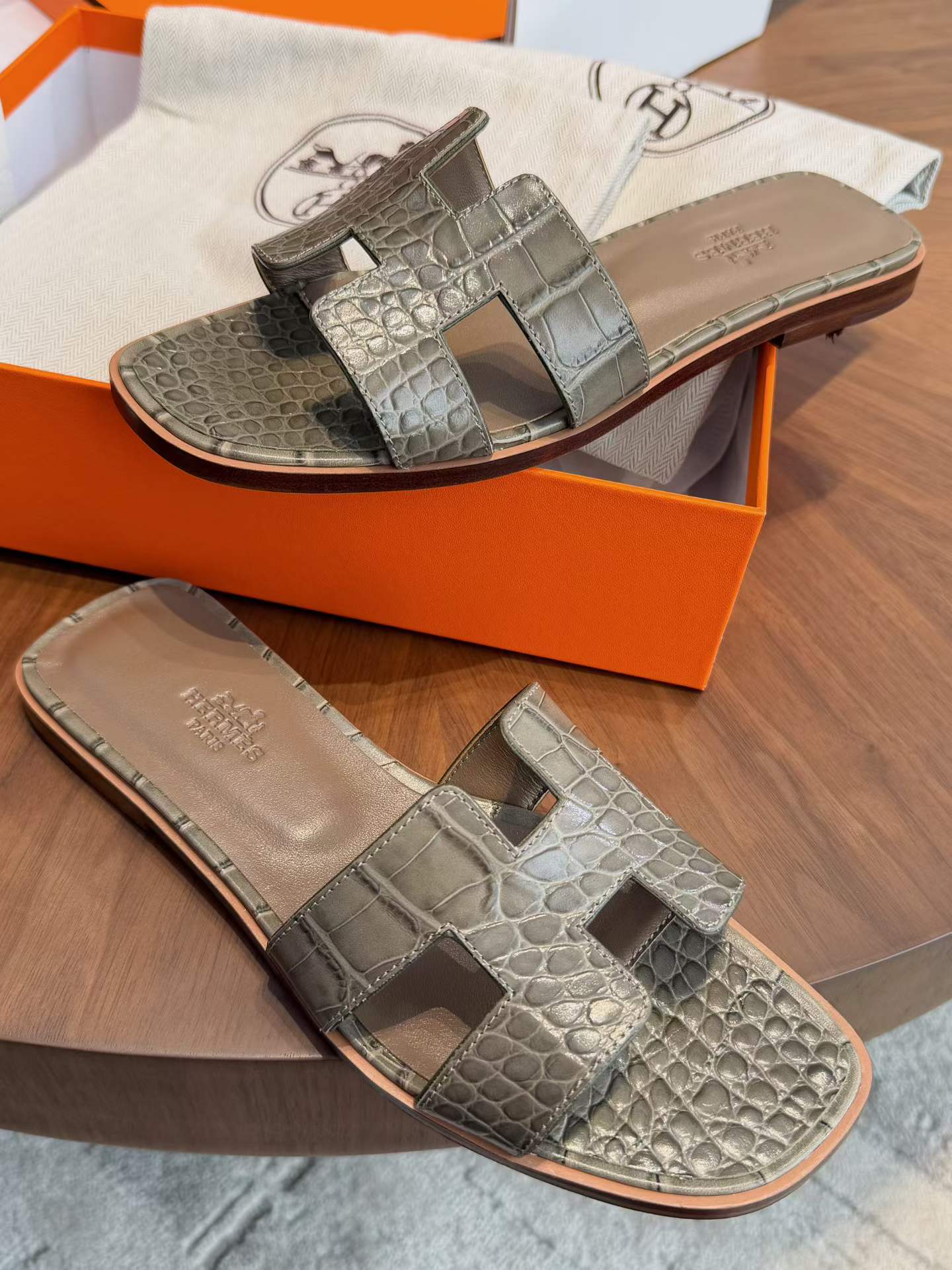 Hermès Slippers view 5
