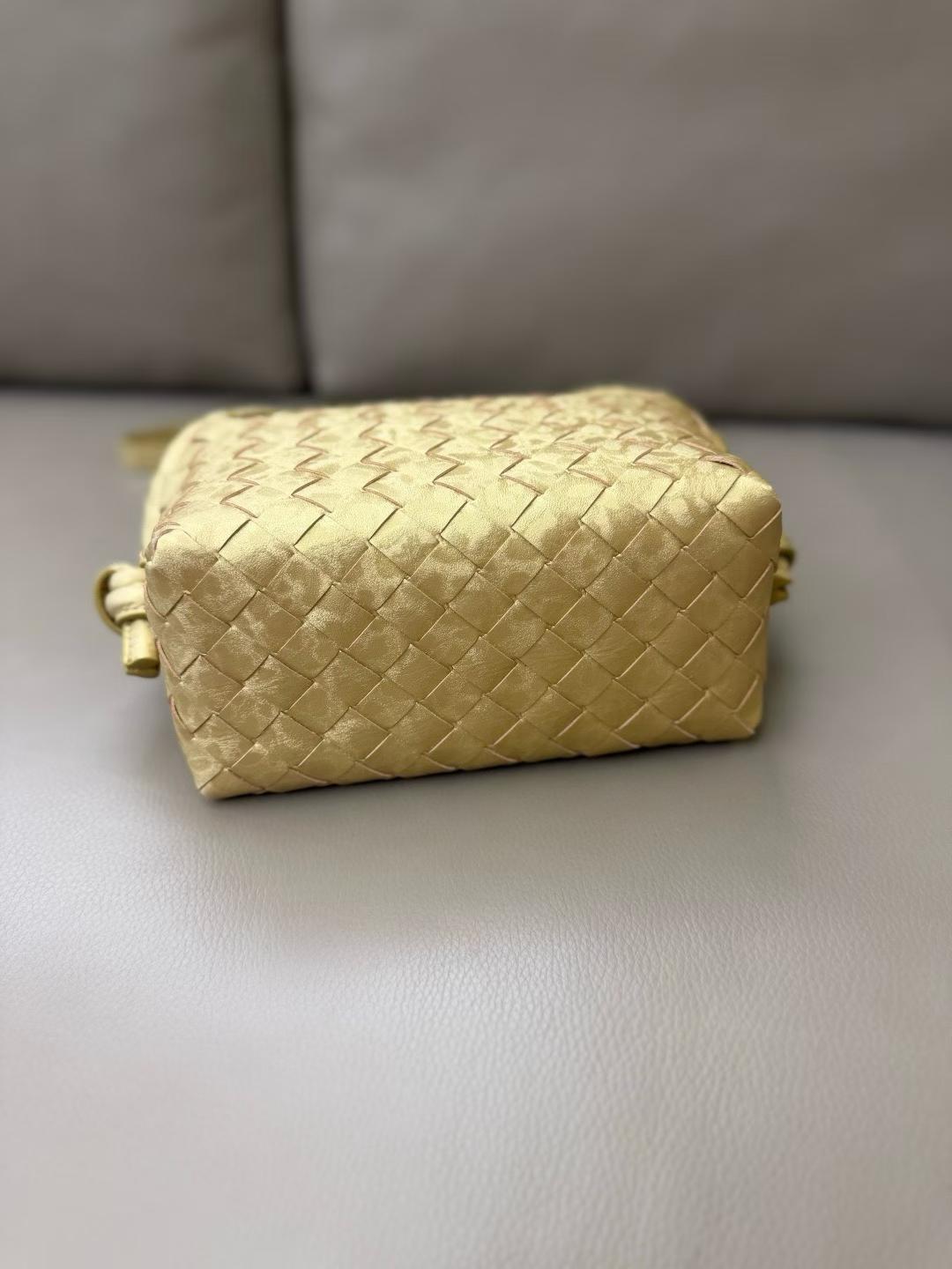 Bottega Veneta Loop Top Handle view 14