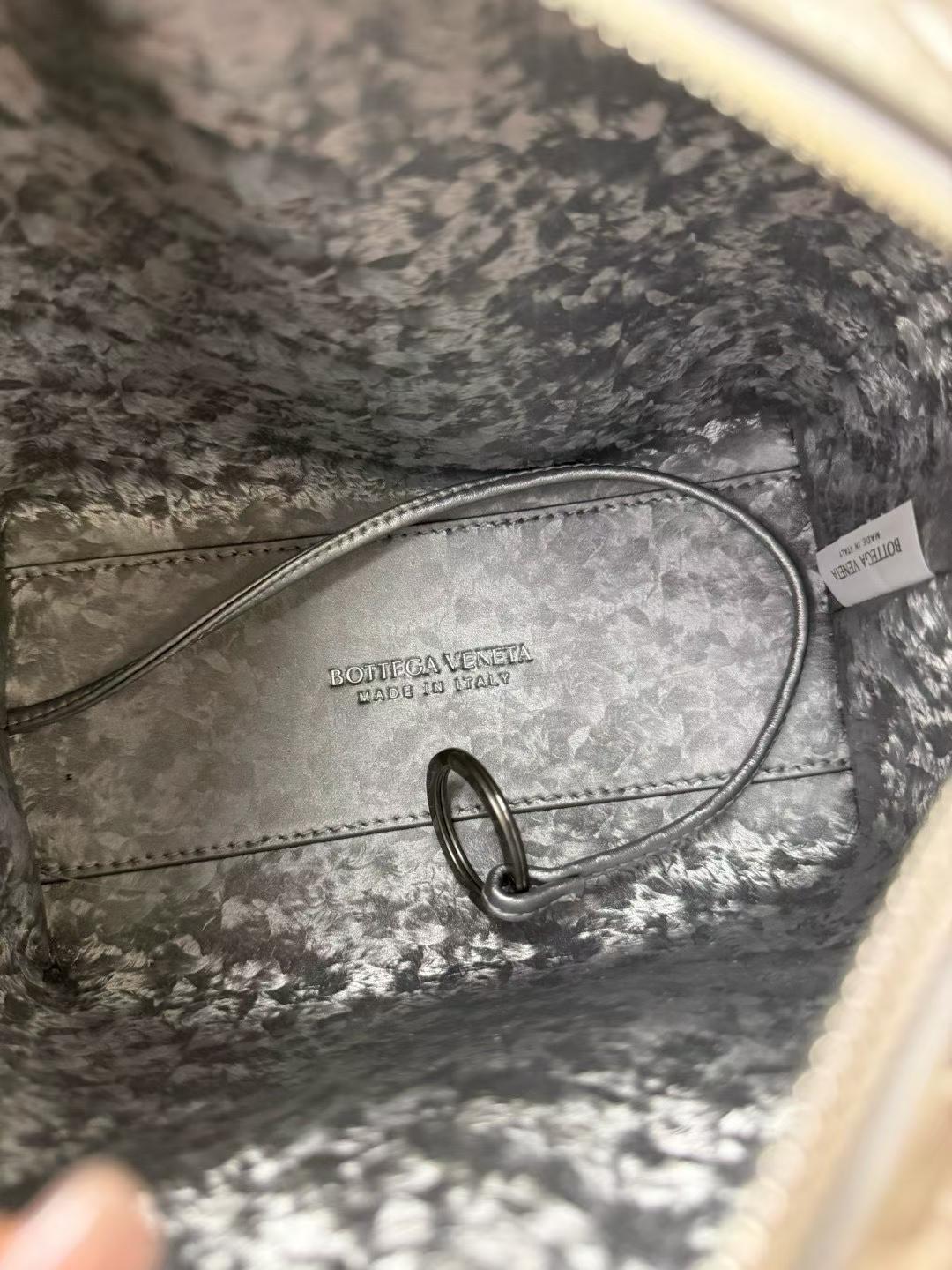 Bottega Veneta Loop Top Handle view 8