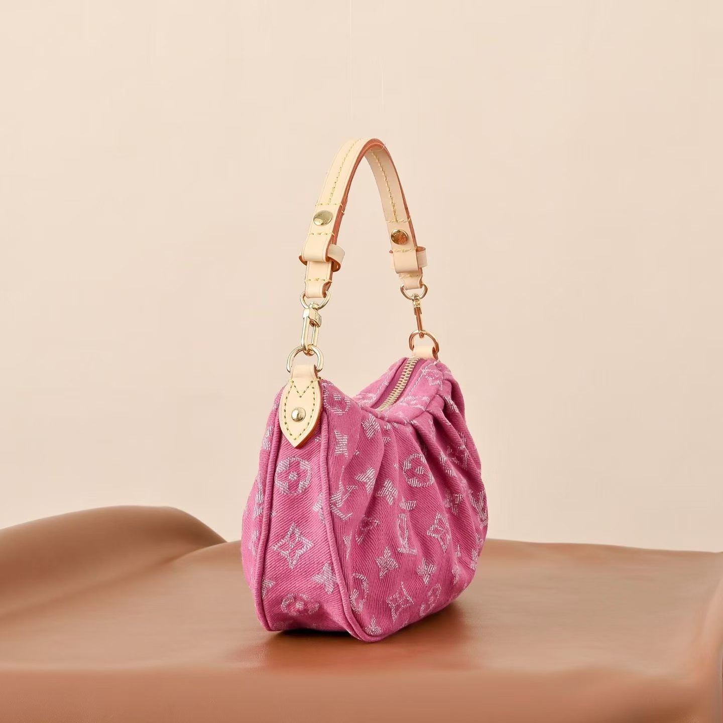 Louis Vuitton Pochette Valley M28327 view 3