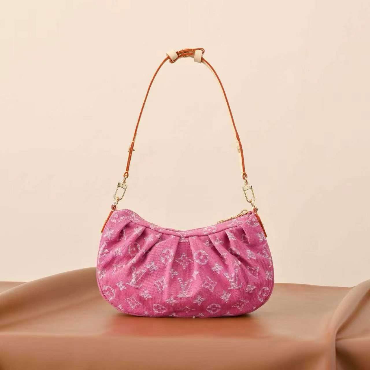 Louis Vuitton Pochette Valley M28327 view 9