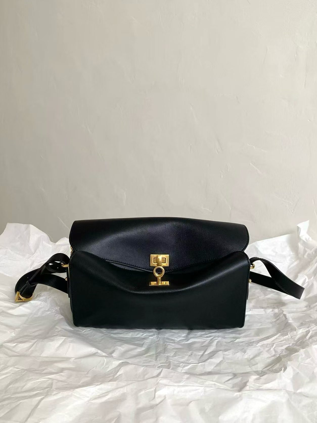 Balenciaga LE 7 Medium shoulder bag view 1