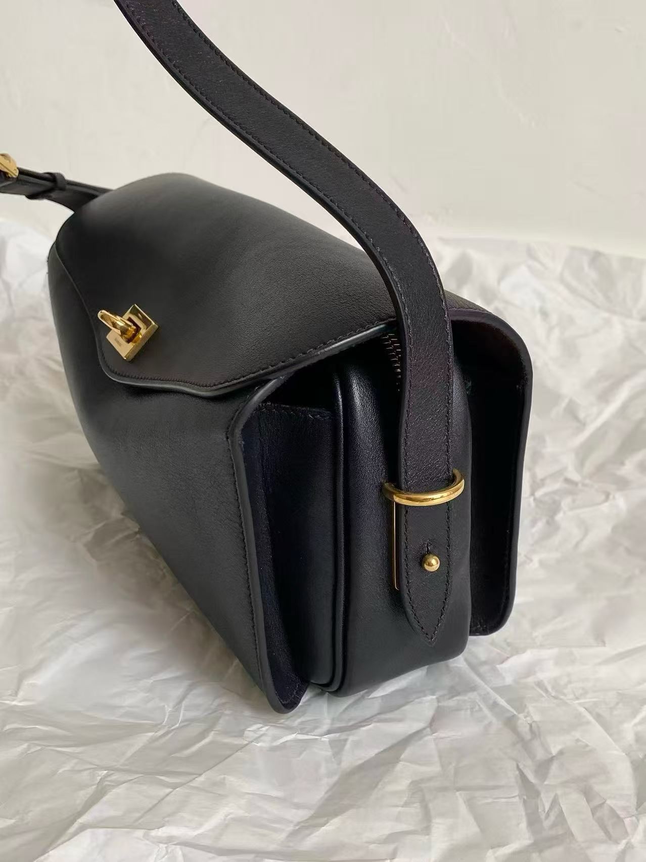 Balenciaga LE 7 Medium shoulder bag view 2