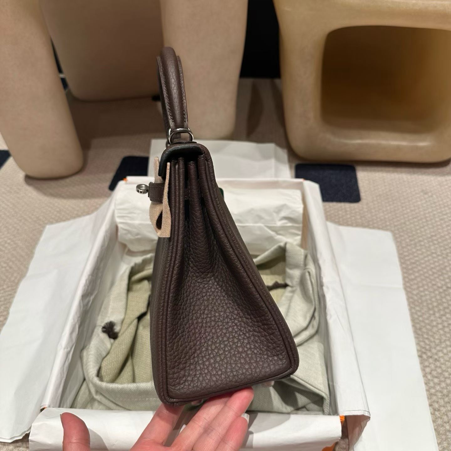 Hermès Kelly 25cm Togo Ebony view 2