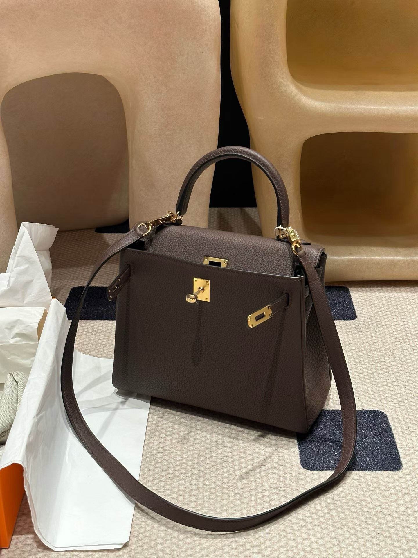 Hermès Kelly 25cm Togo Ebony view 7