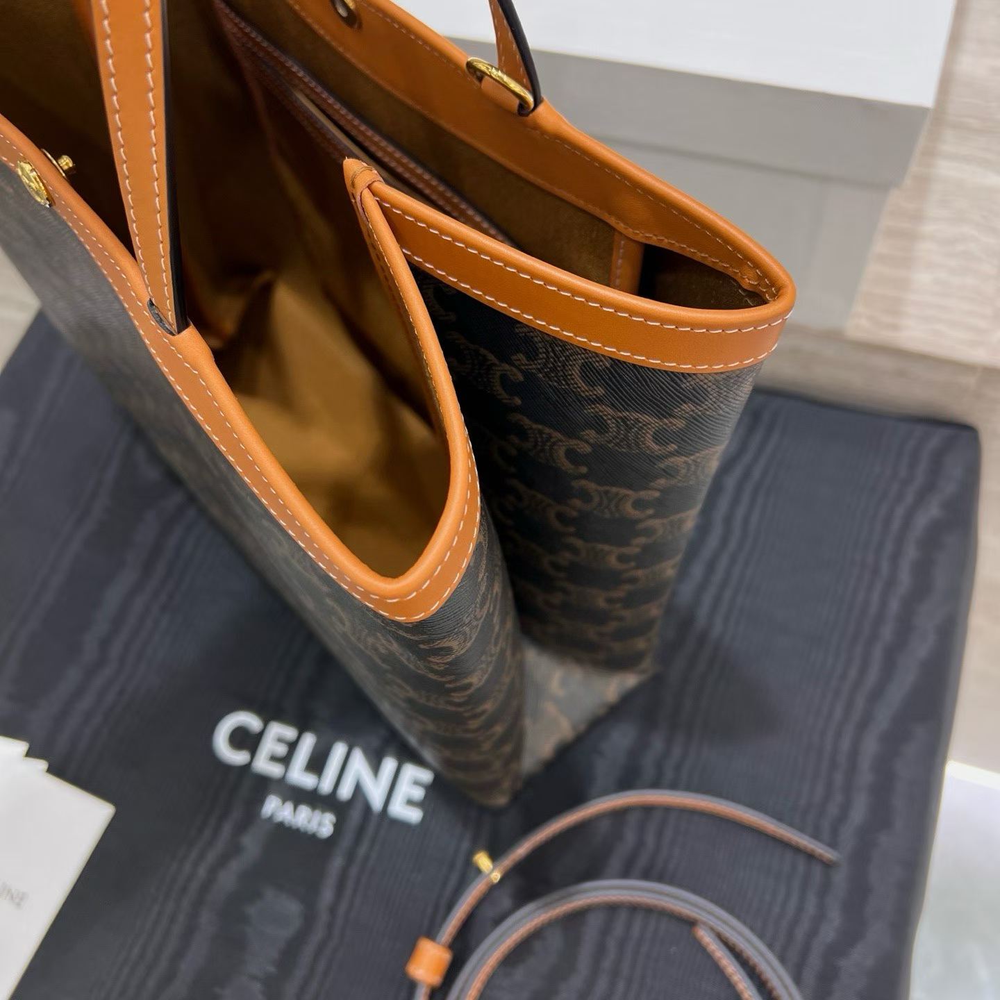 Celine FLAT SHOPPER IN Triomphe Canvas view 4