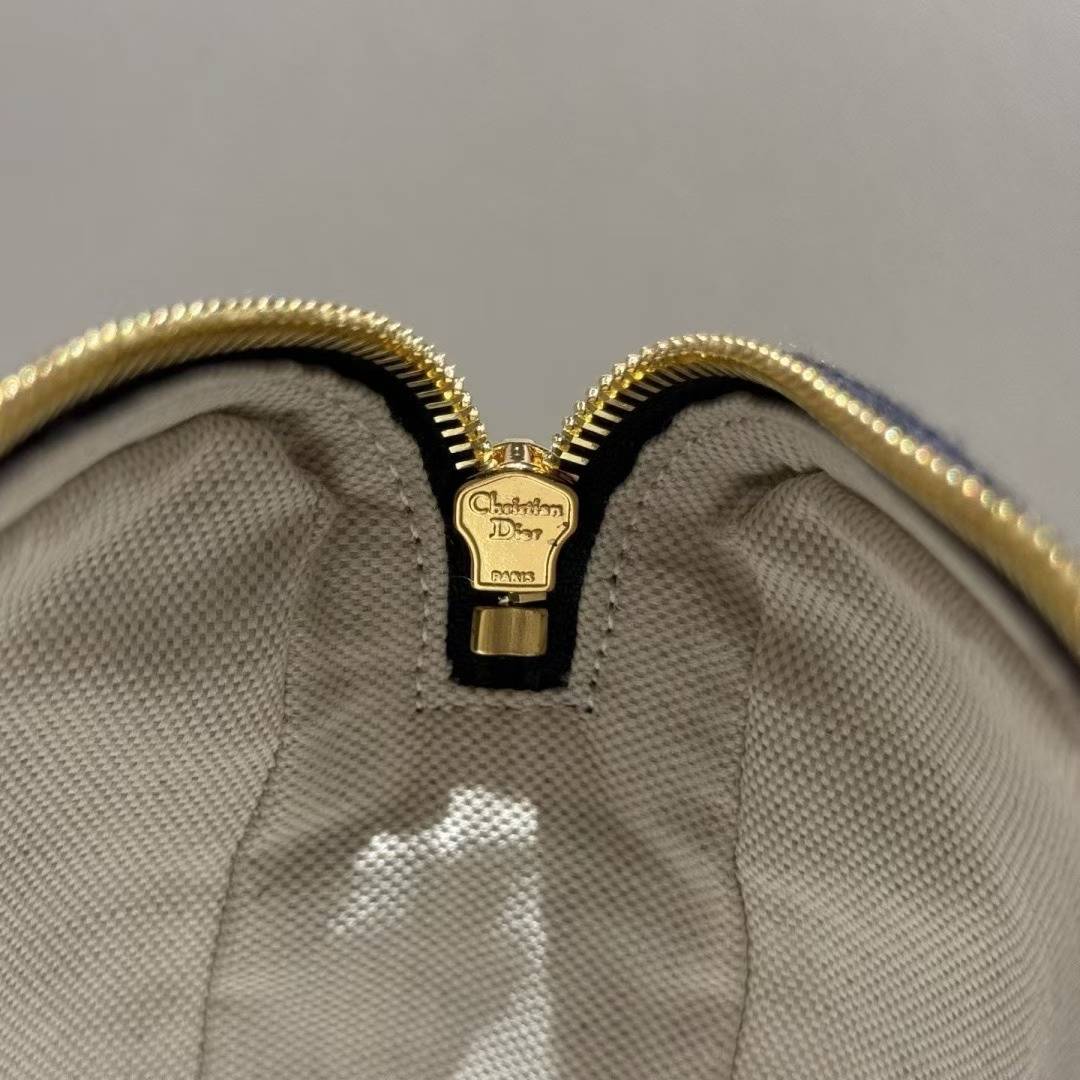 Dior Bow Pouch view 9