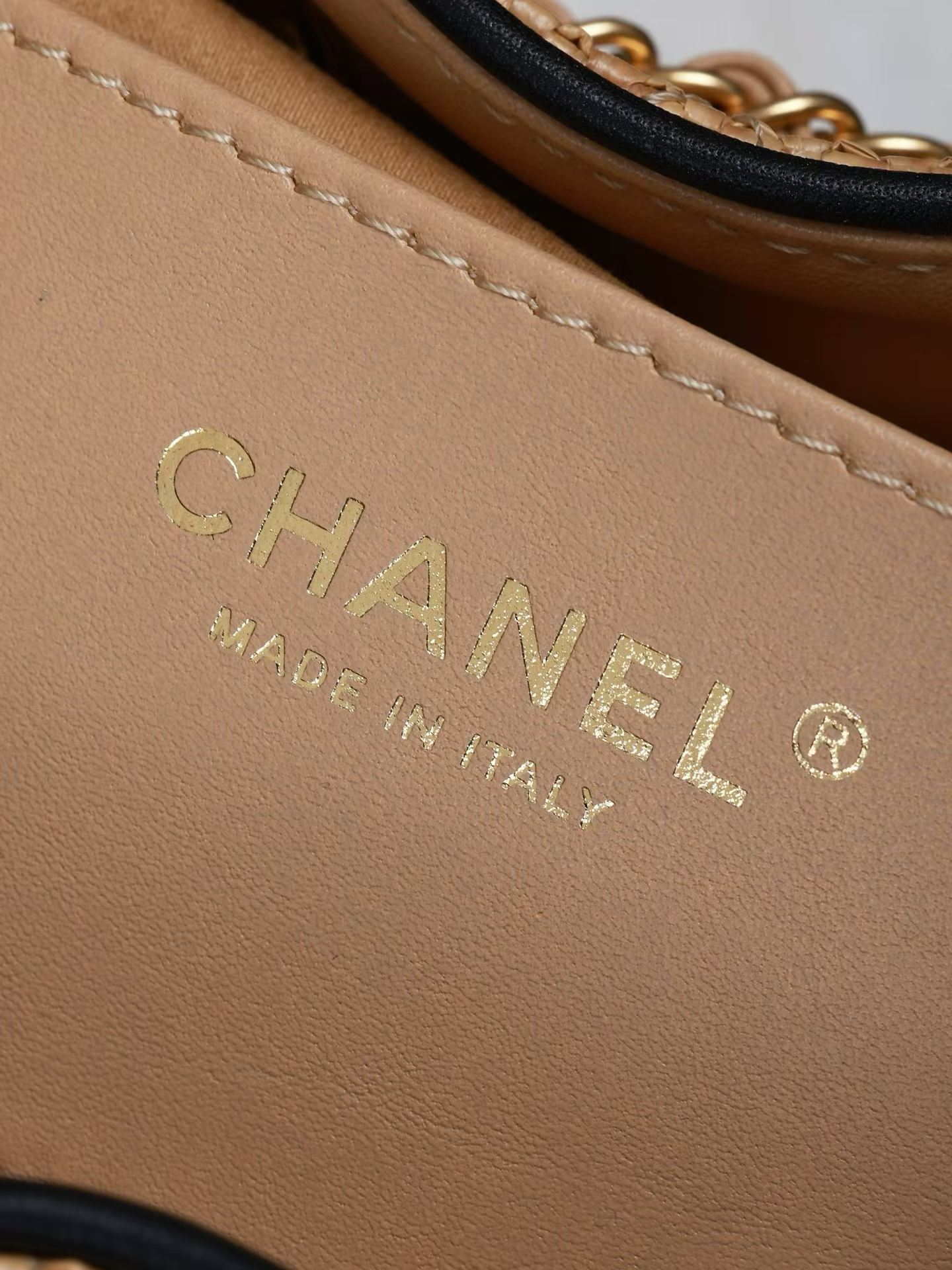 Chanel 25 Handbag view 8