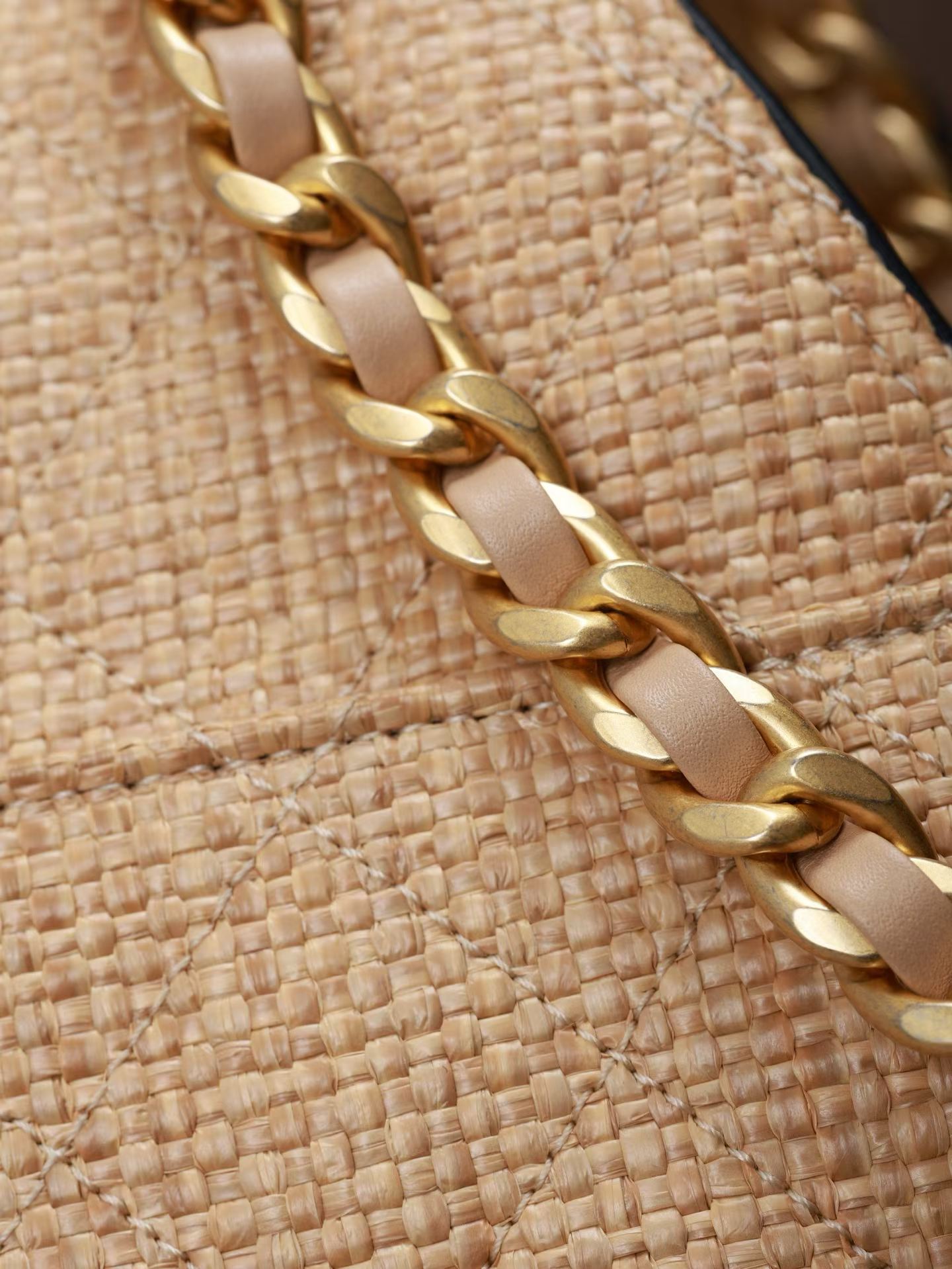 Chanel 25 Handbag view 9