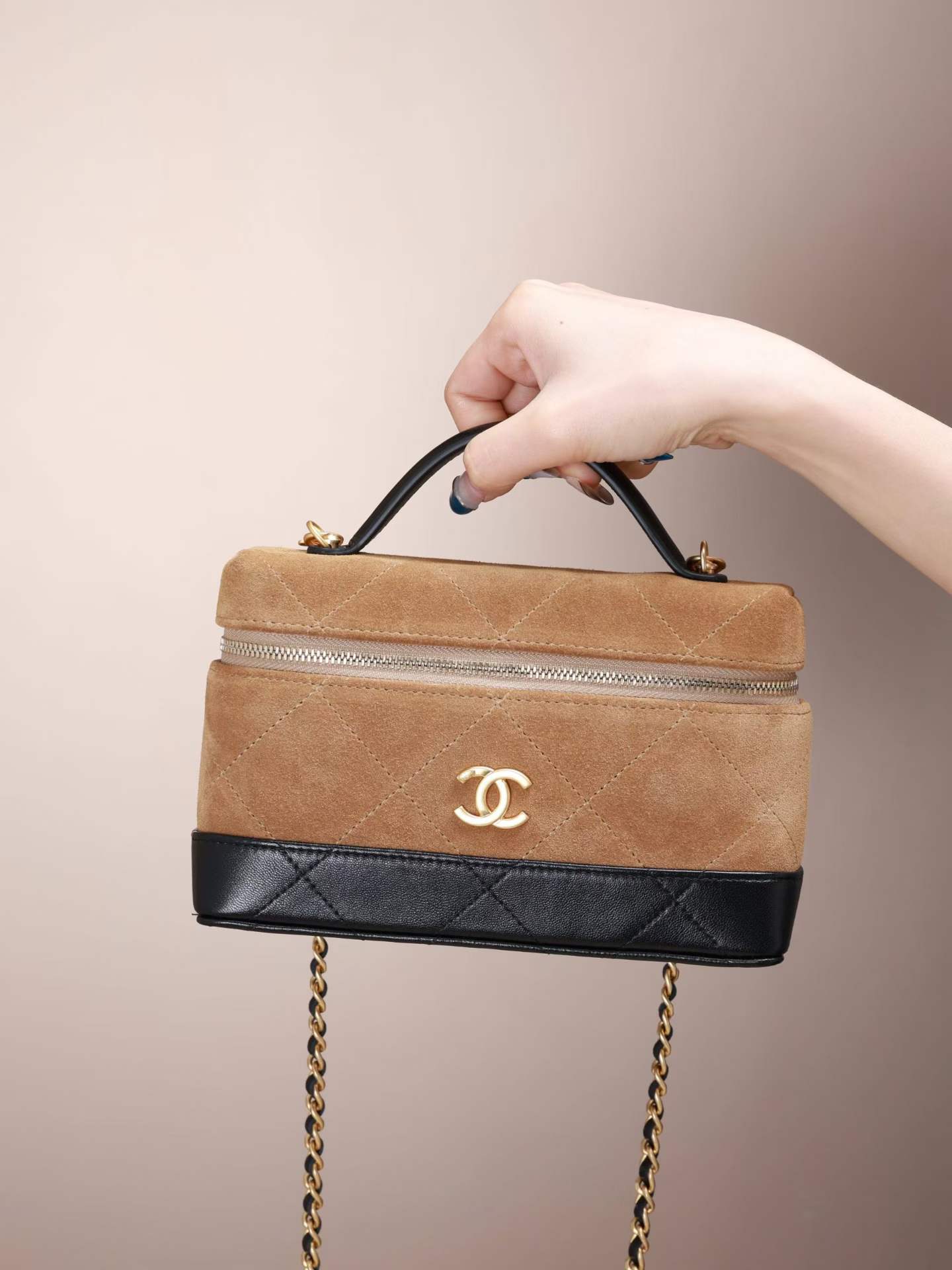 Chanel Vanity with Chain view 1