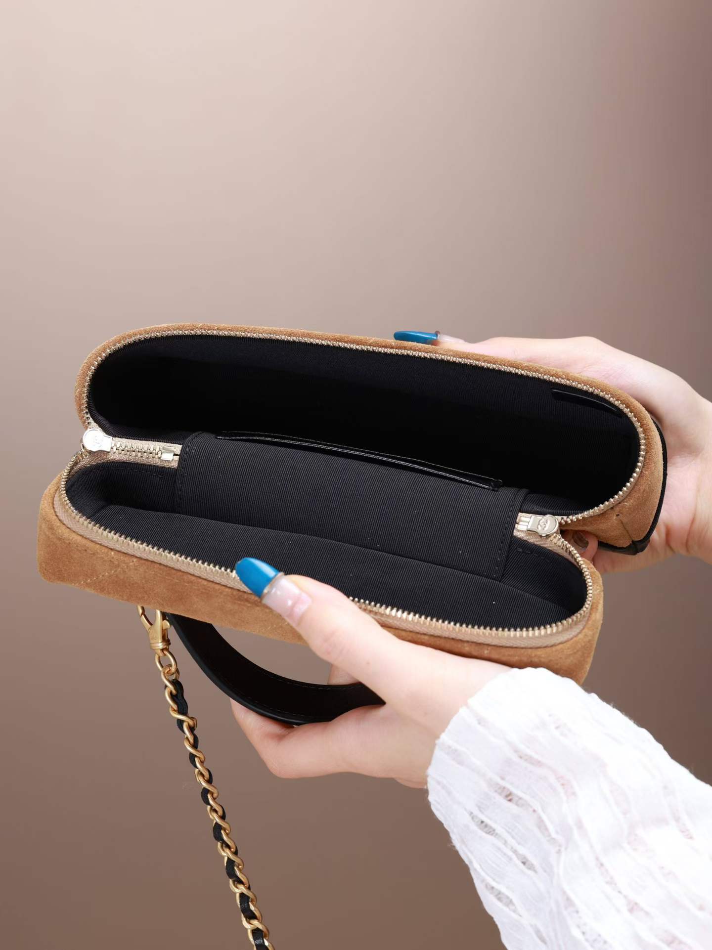 Chanel Vanity with Chain view 3