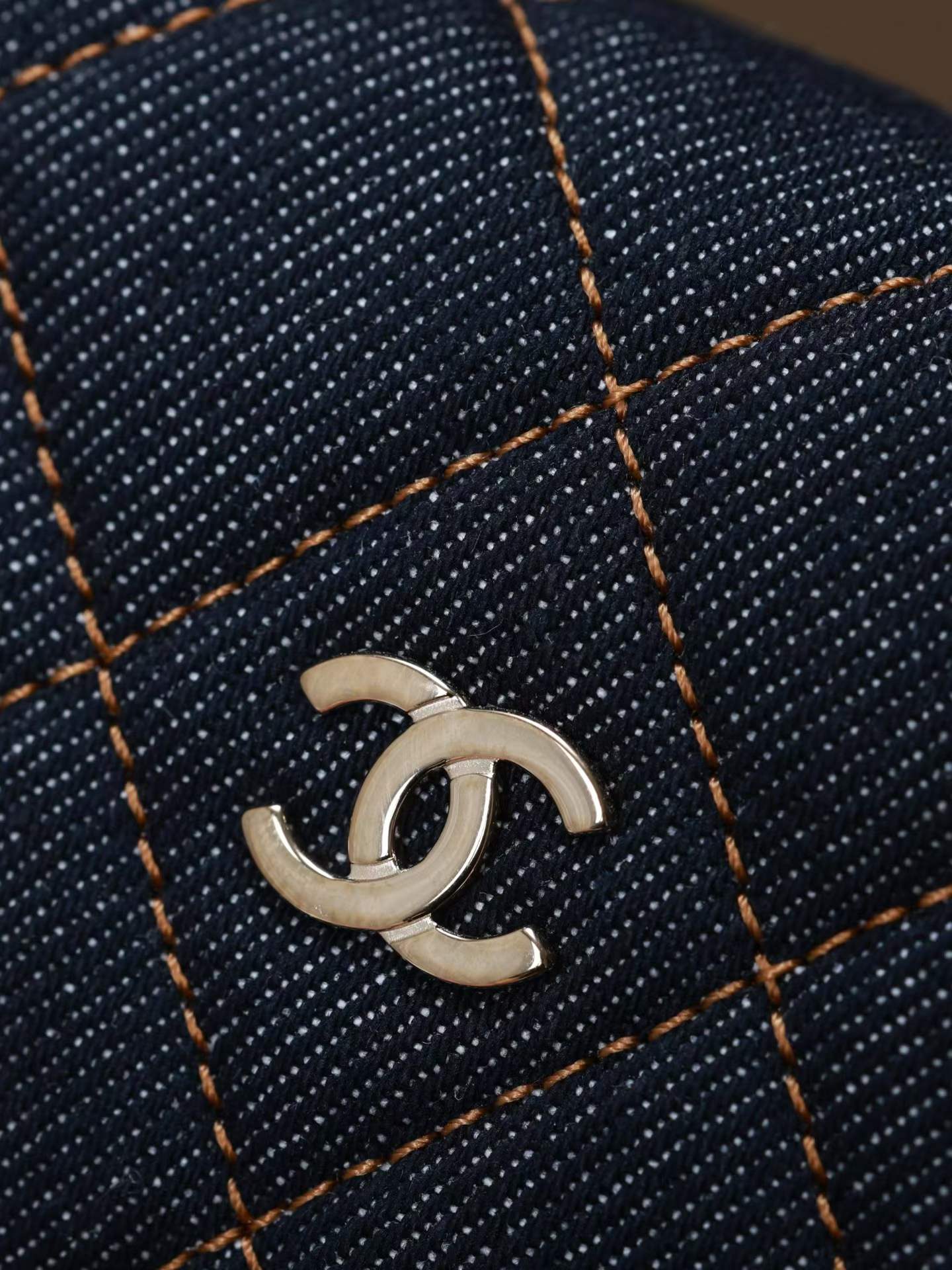 Chanel 26 Clutch with chain view 4