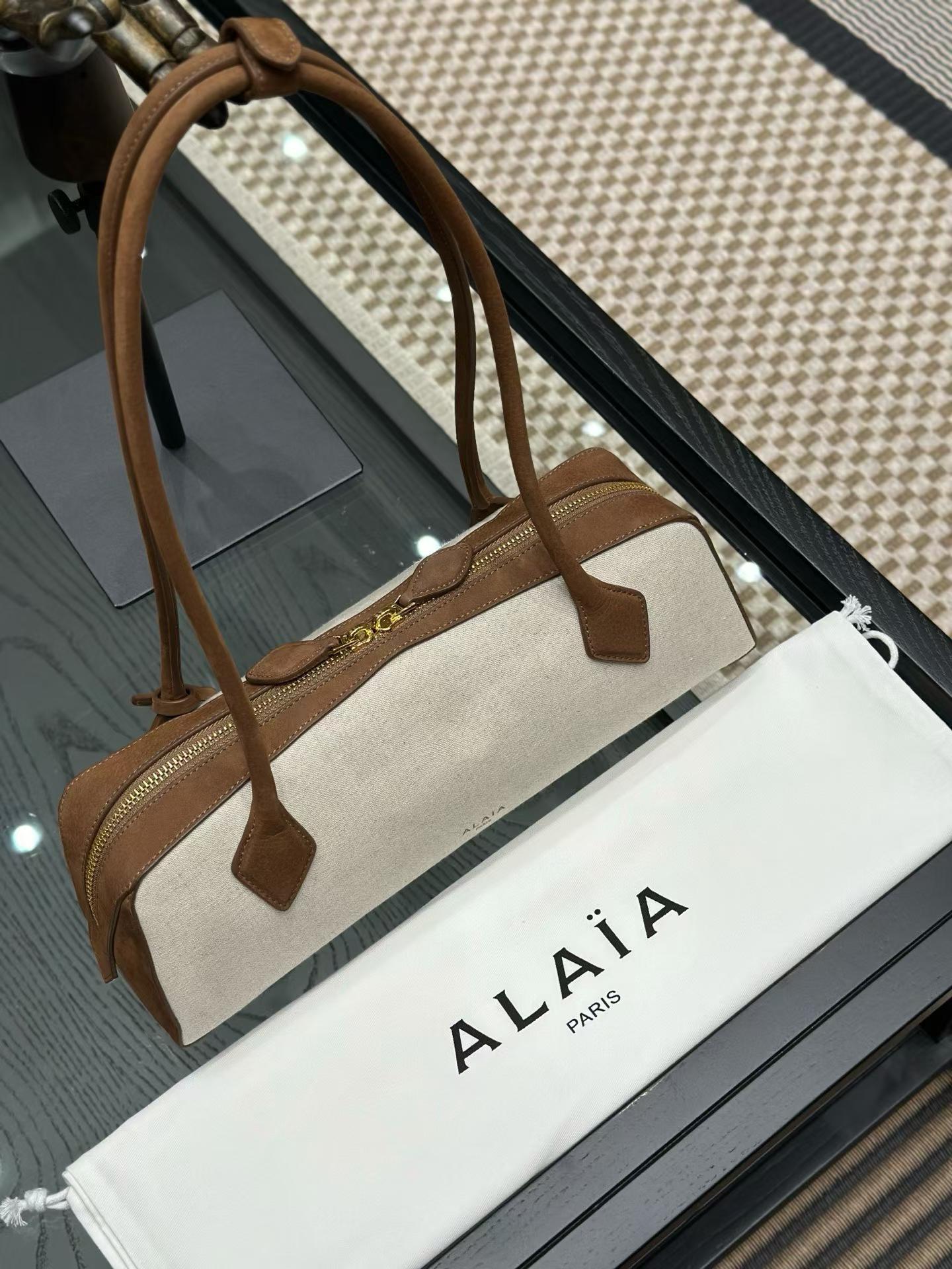Alaïa Le Teckel Medium Bag In Canvas view 1