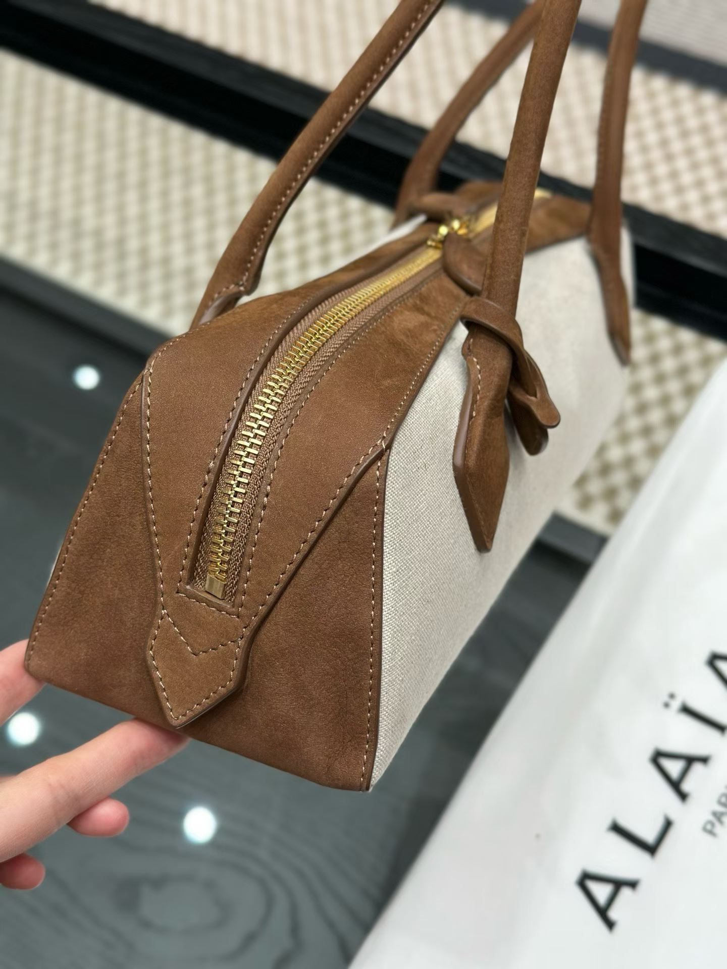 Alaïa Le Teckel Medium Bag In Canvas view 3