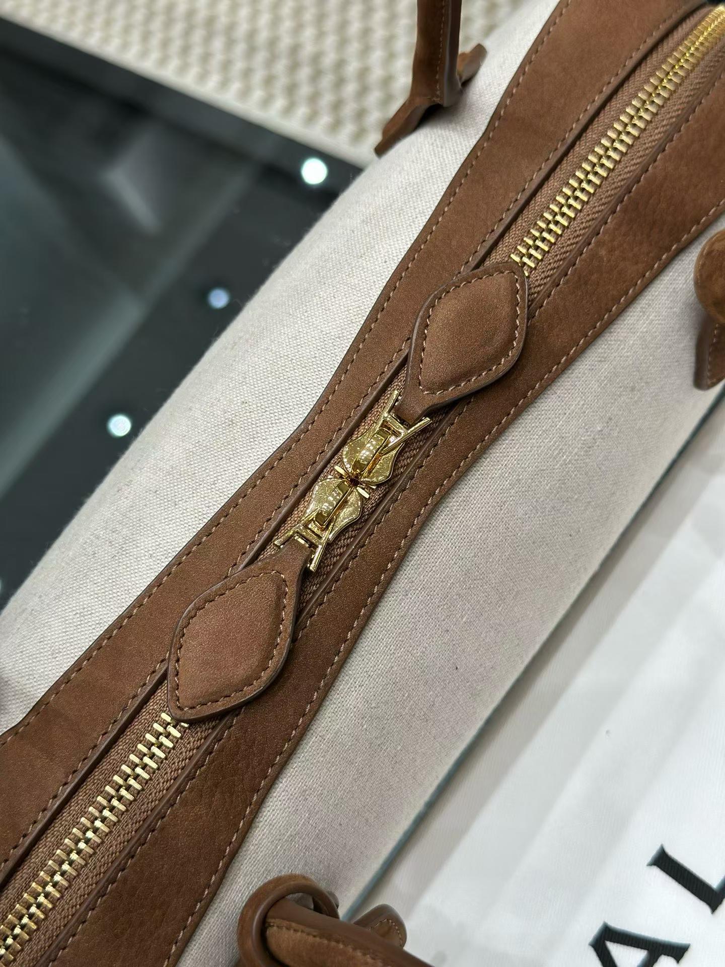 Alaïa Le Teckel Medium Bag In Canvas view 5