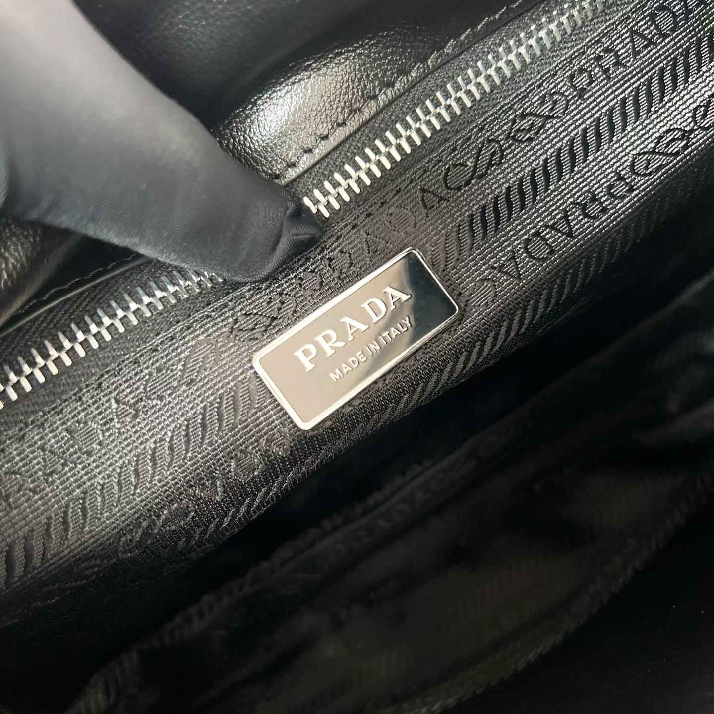 Prada Fold large leather shoulder bag view 17