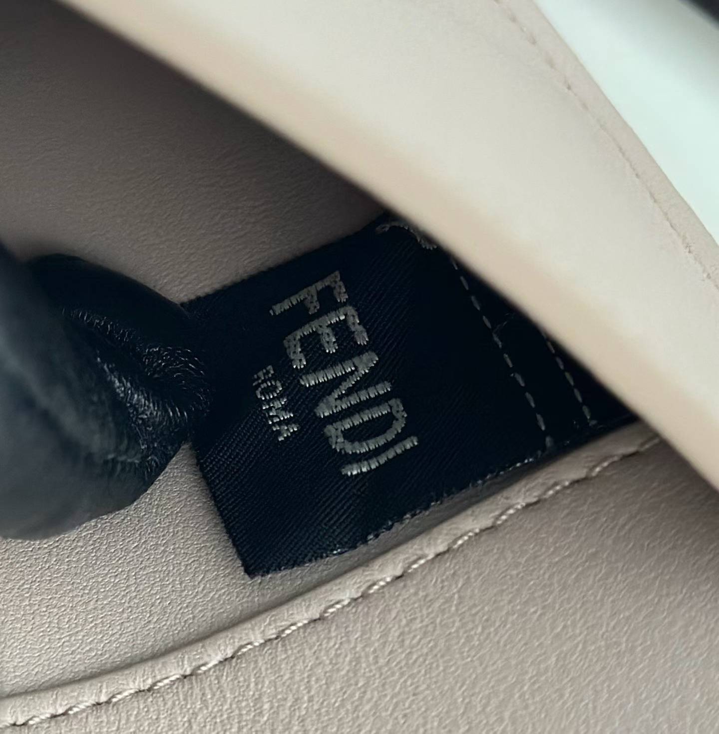Fendi Peekaboo ISeeU Medium view 7