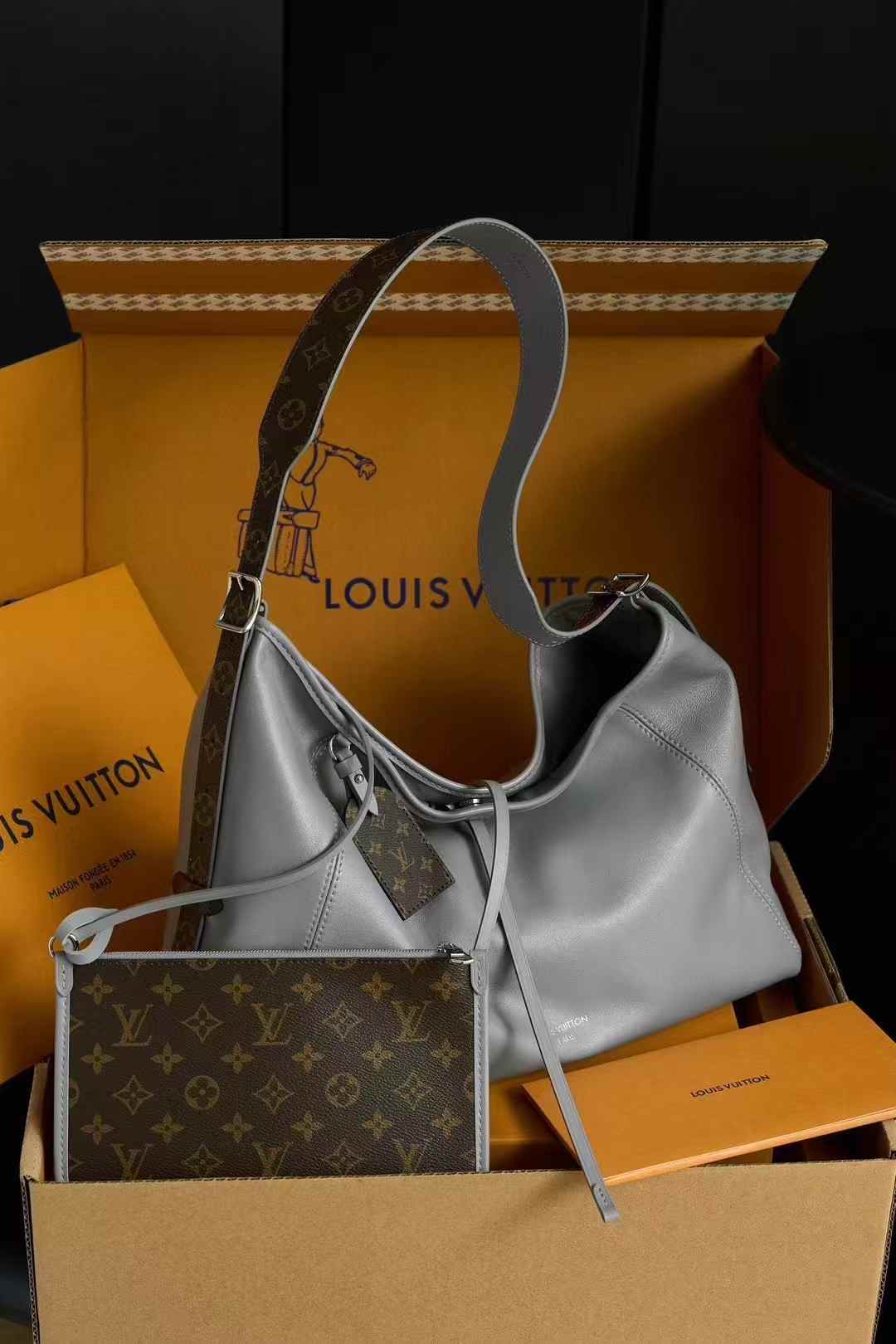 Louis Vuitton CarryAll Vibe MM Bag M12583 view 1