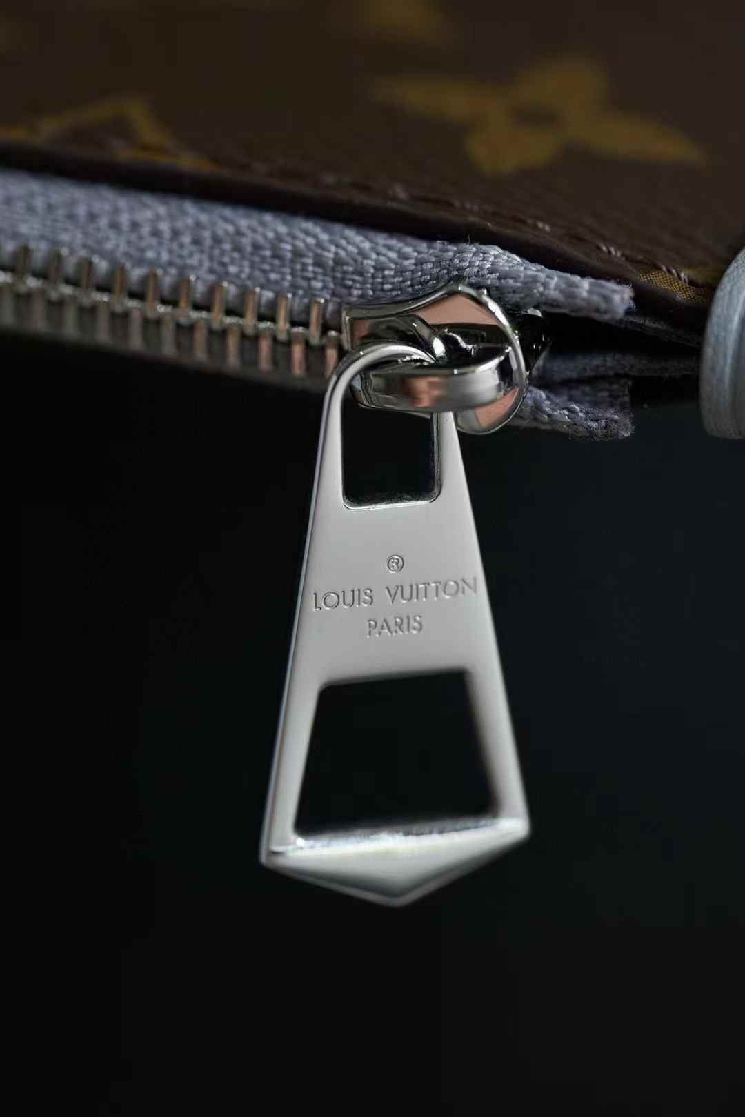 Louis Vuitton CarryAll Vibe MM Bag M12583 view 8