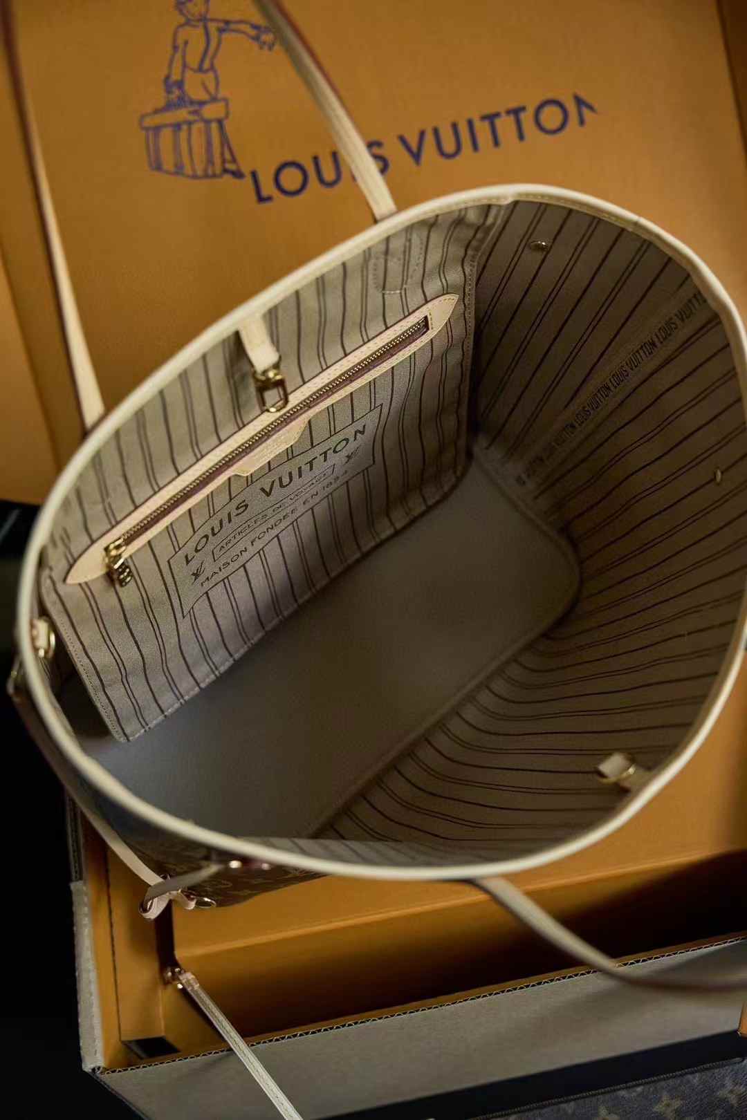 Louis Vuitton Neverfull PM M46975 view 3