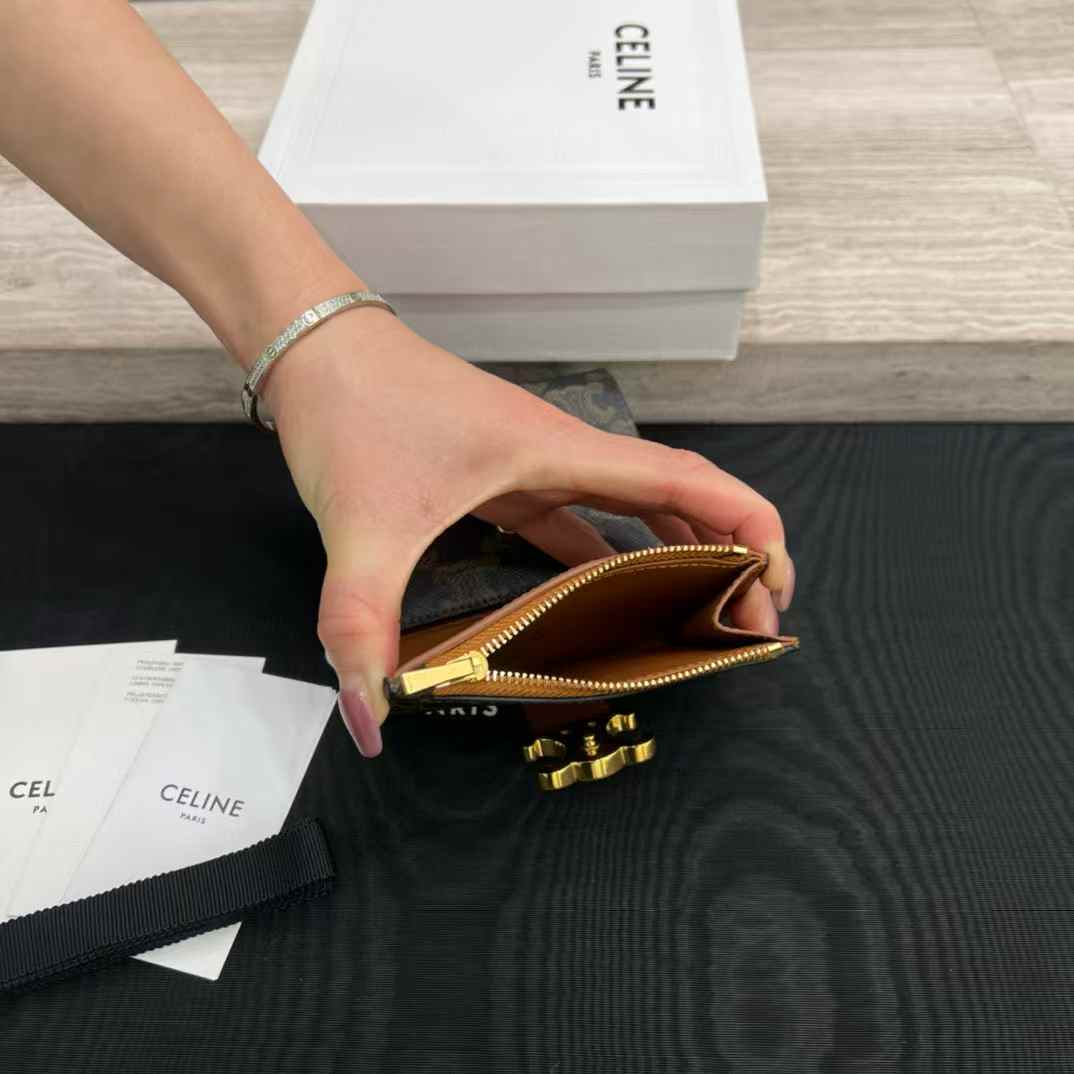 Celine Accordeon Card Holder In Supple Grained Calfskin view 3