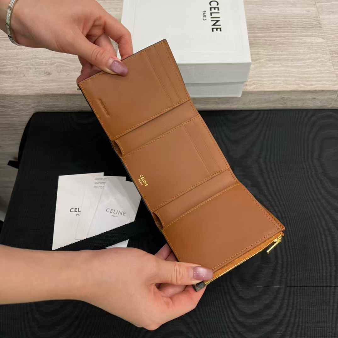 Celine Accordeon Card Holder In Supple Grained Calfskin view 4
