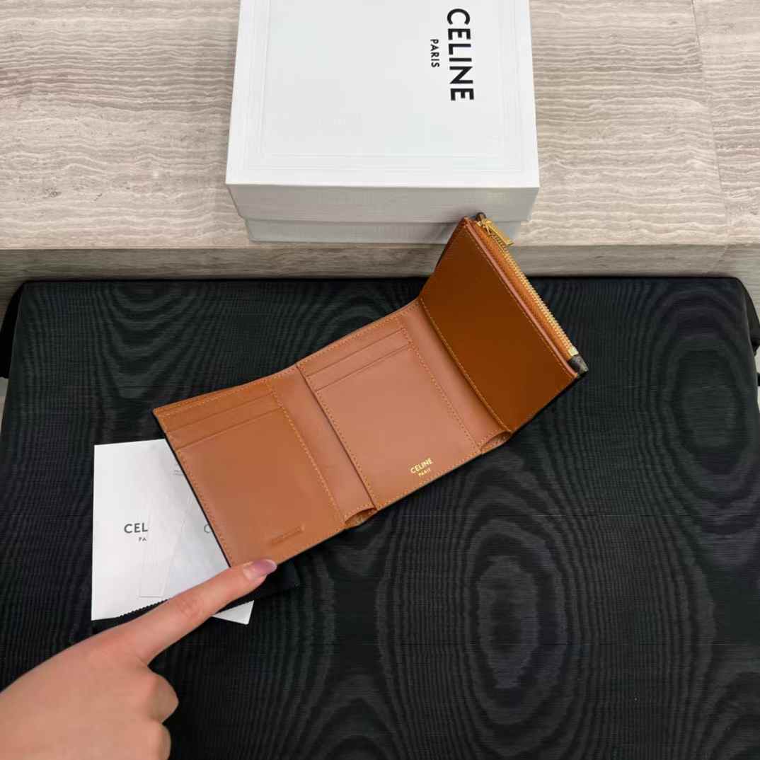 Celine Accordeon Card Holder In Supple Grained Calfskin view 5