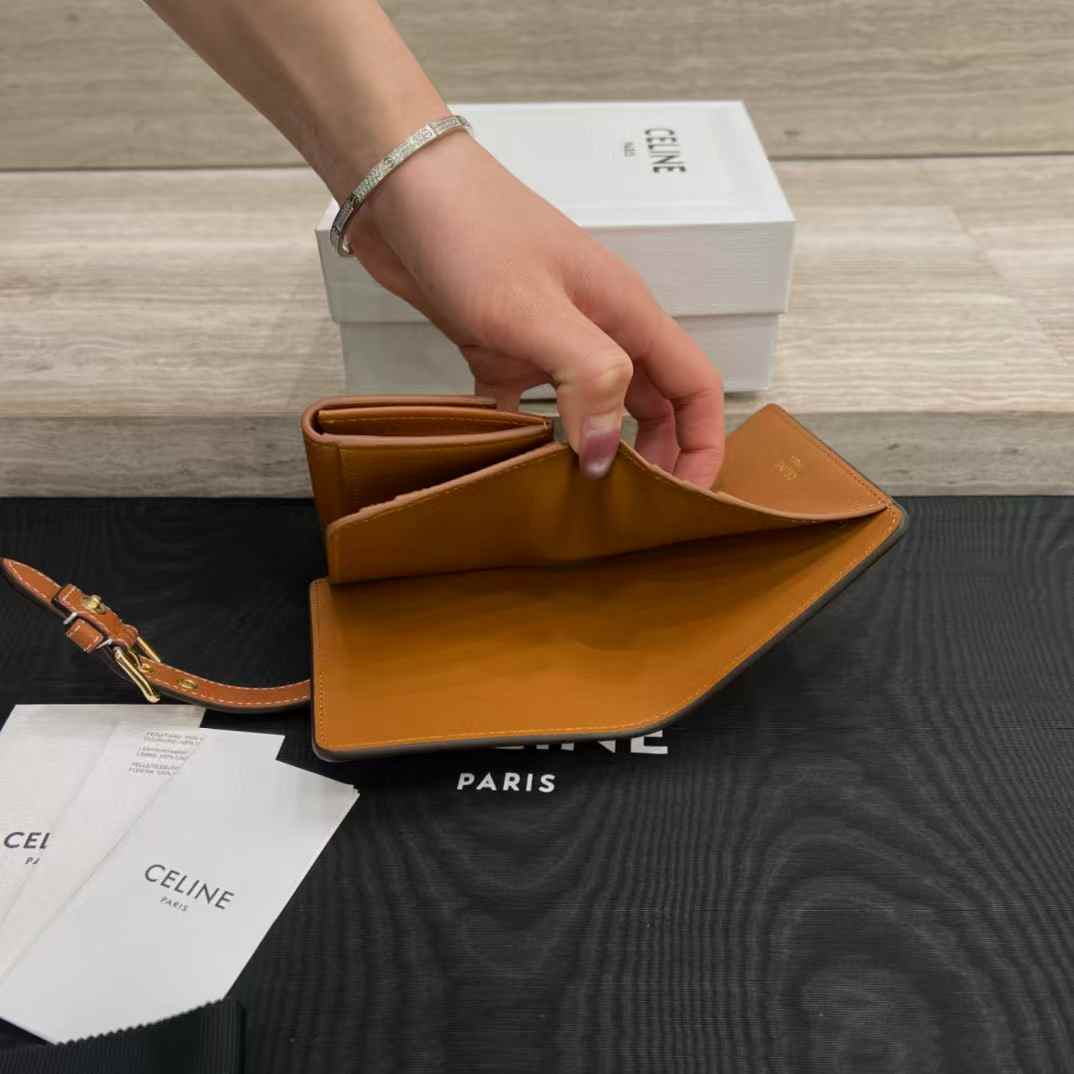 Celine Accordeon Card Holder In Supple Grained Calfskin view 7