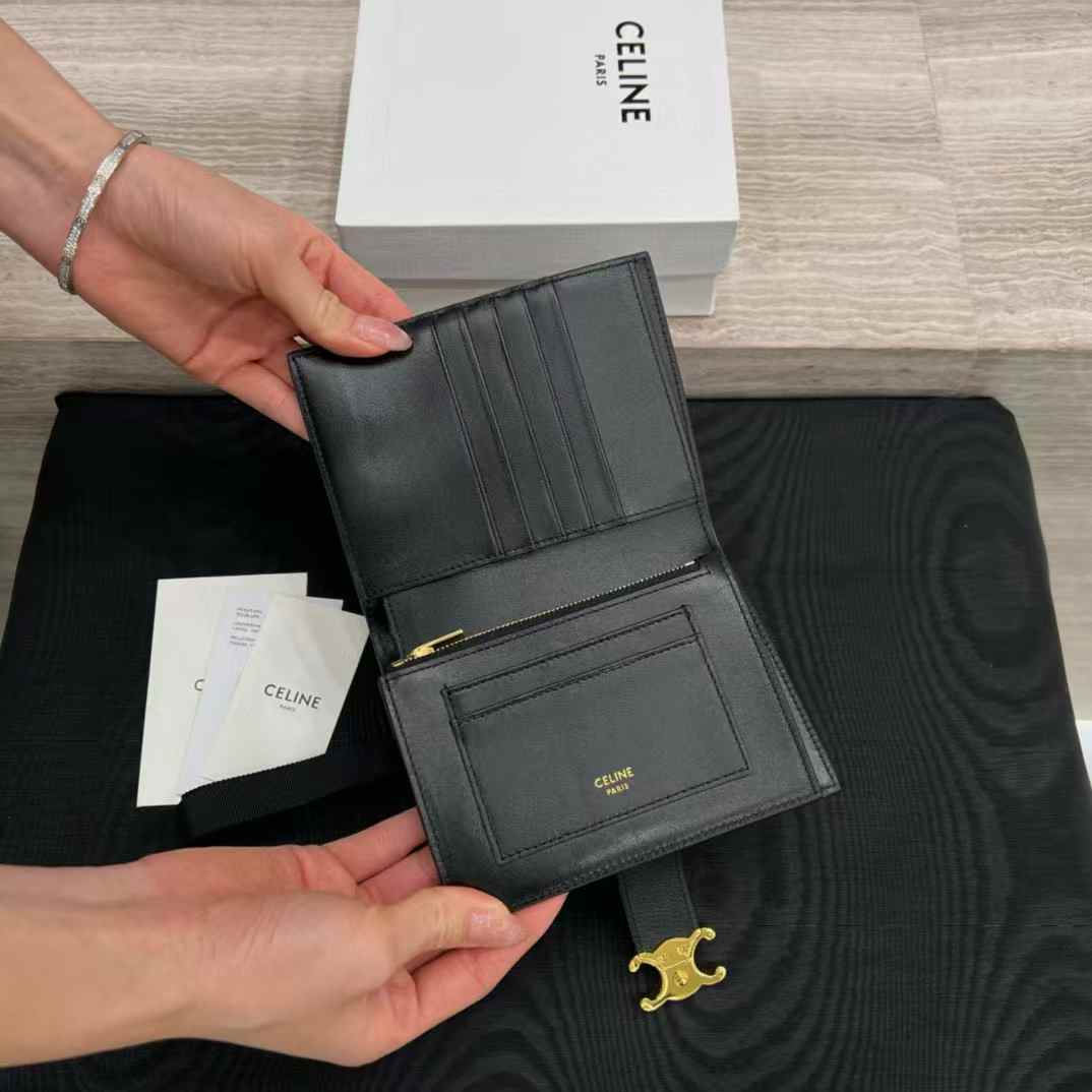 Celine Accordeon Card Holder In Supple Grained Calfskin view 3