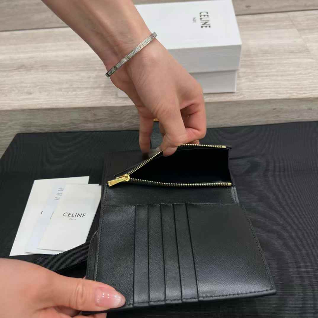 Celine Accordeon Card Holder In Supple Grained Calfskin view 4