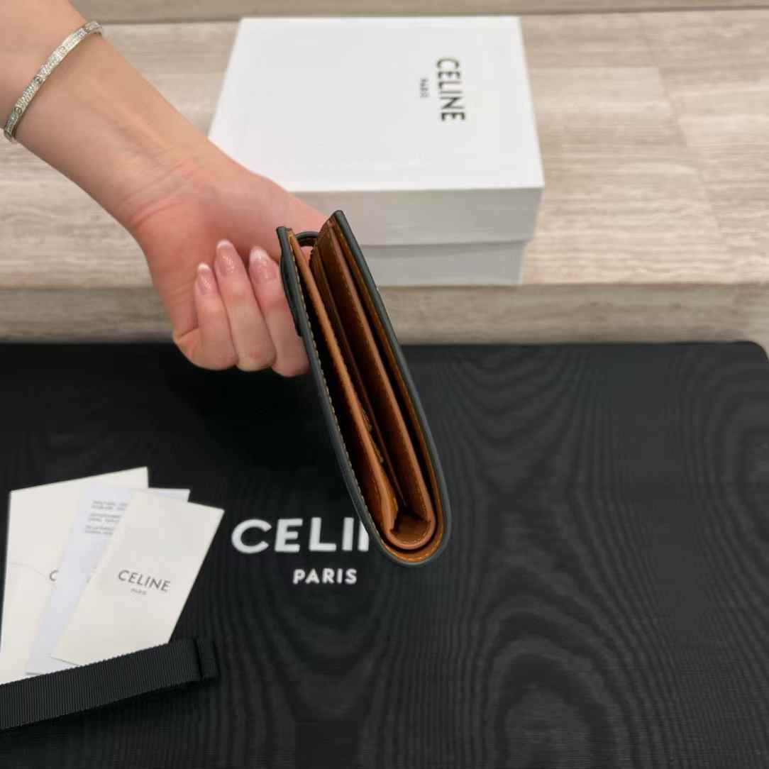 Celine Accordeon Card Holder In Supple Grained Calfskin view 4