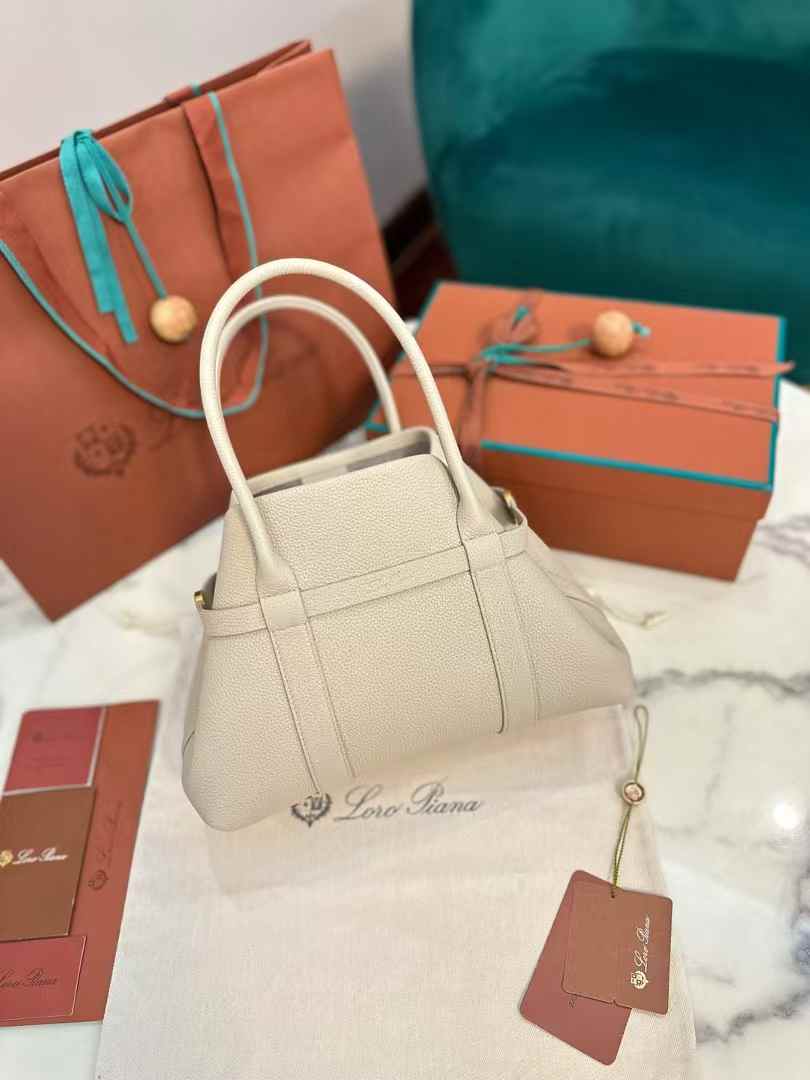 Loro Piana Small Ghiera Shopper view 9
