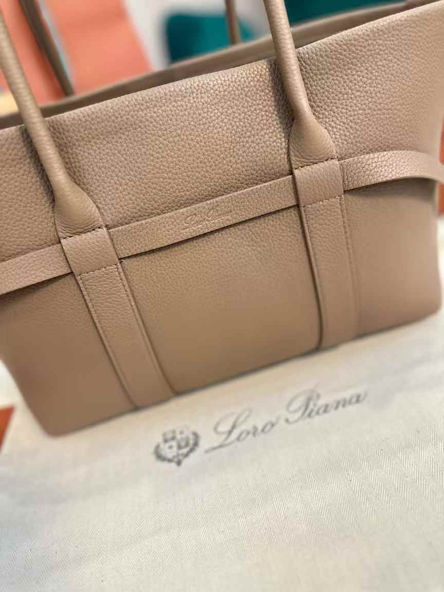 Loro Piana Small Ghiera Shopper view 3