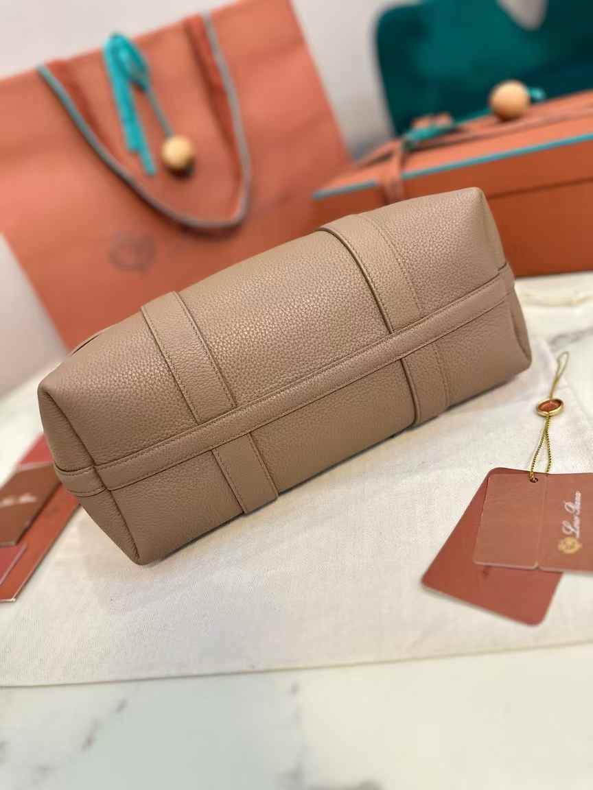 Loro Piana Small Ghiera Shopper view 6
