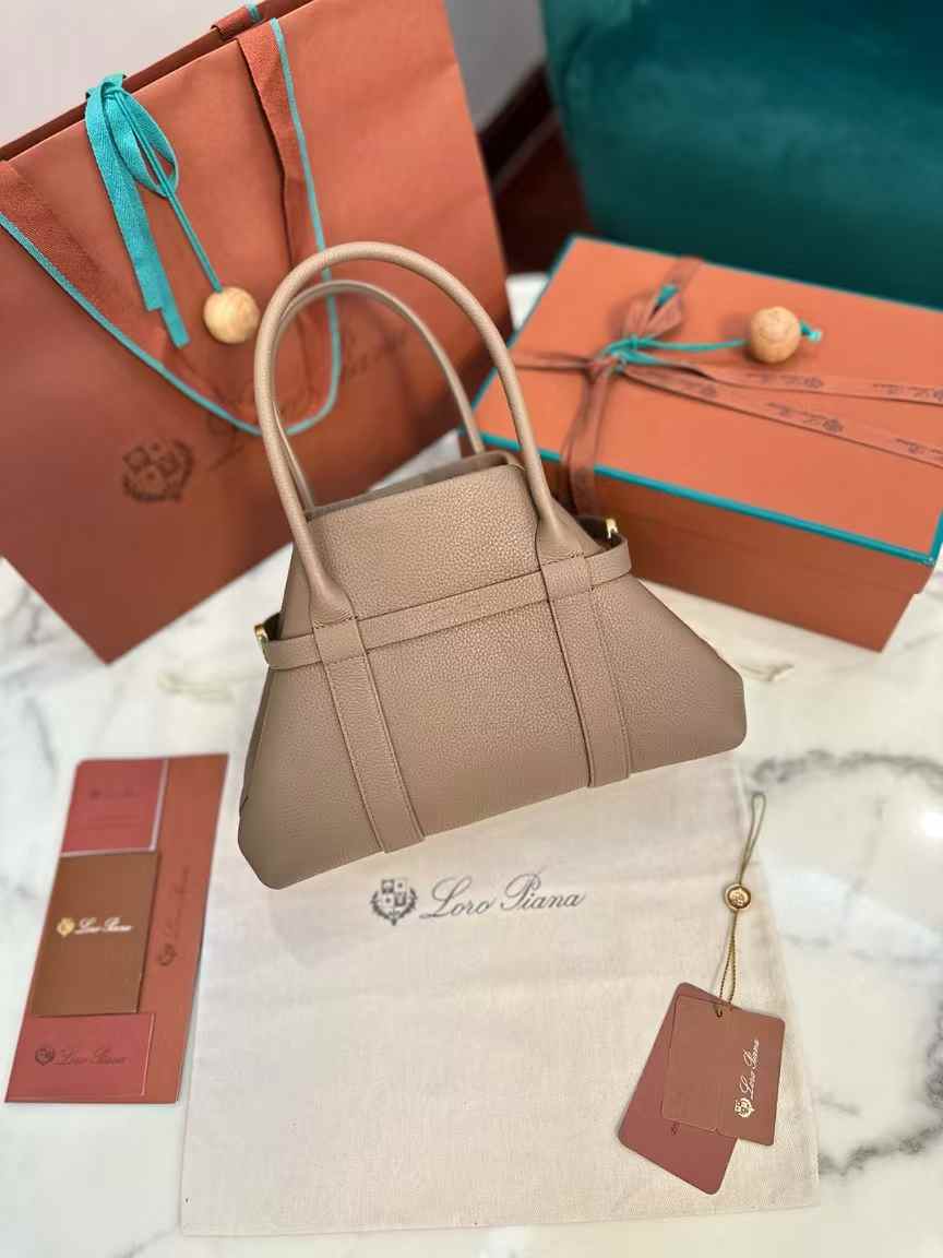 Loro Piana Small Ghiera Shopper view 9