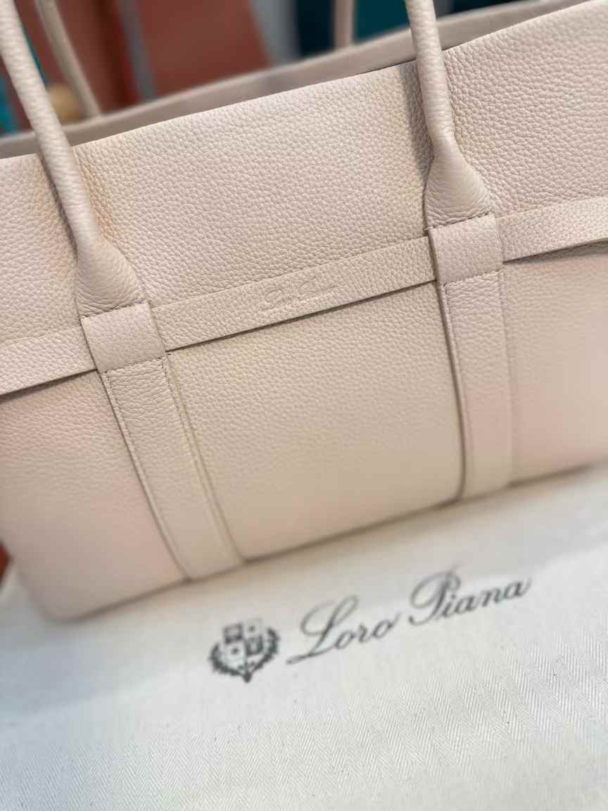 Loro Piana Small Ghiera Shopper view 4