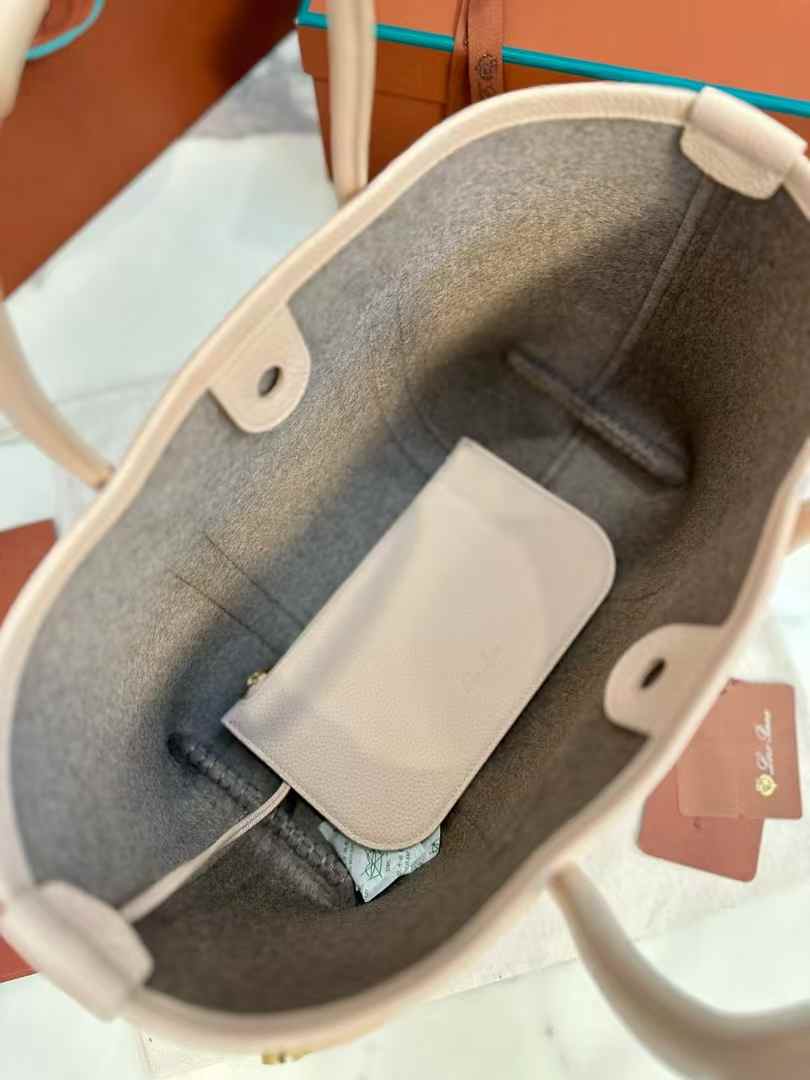 Loro Piana Small Ghiera Shopper view 7