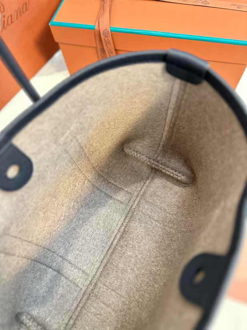 Loro Piana Small Ghiera Shopper view 8